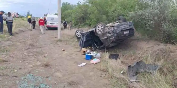 Image from Vox Populi Noticias: 🚨🚨🚨Auto vuelca y deja a dos personas hospitalizadas en Montemorelos...