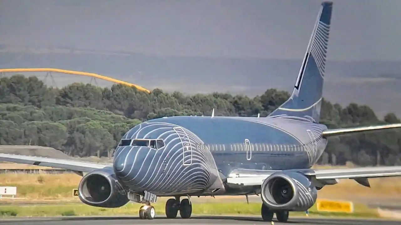 Image from Aereoshow/Aereonoticias: B737 de KlasJet ( LY-FLT ) en Madrid Barajas ( MAD ) con destino Zarag...