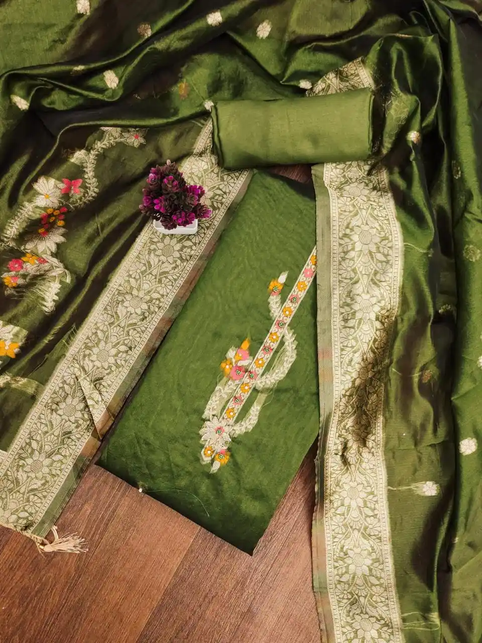 Image from Wholetex Dress Material Catalog: https://www.wholetex.com/wholesale-catalogs/dn-9086-jacquard-handwork-...