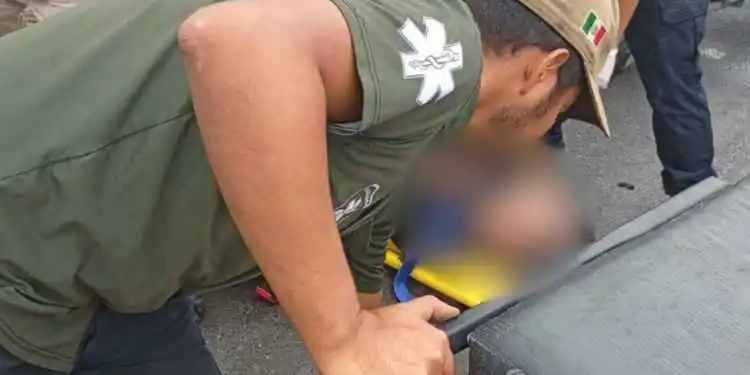 Image from Vox Populi Noticias: 💥🏍️Lluvia provoca accidente de motociclista en Matamoros, Tamaulipas...