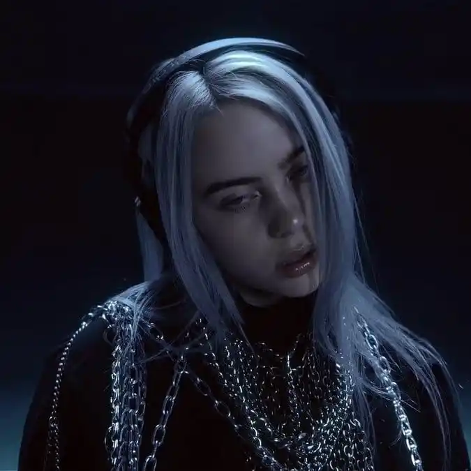 Image from EILISHUNIVERSEBR🌟: _"lovely"_ ultrapassou _"CHIHIRO"_ em streams no Spotify ontem pela se...
