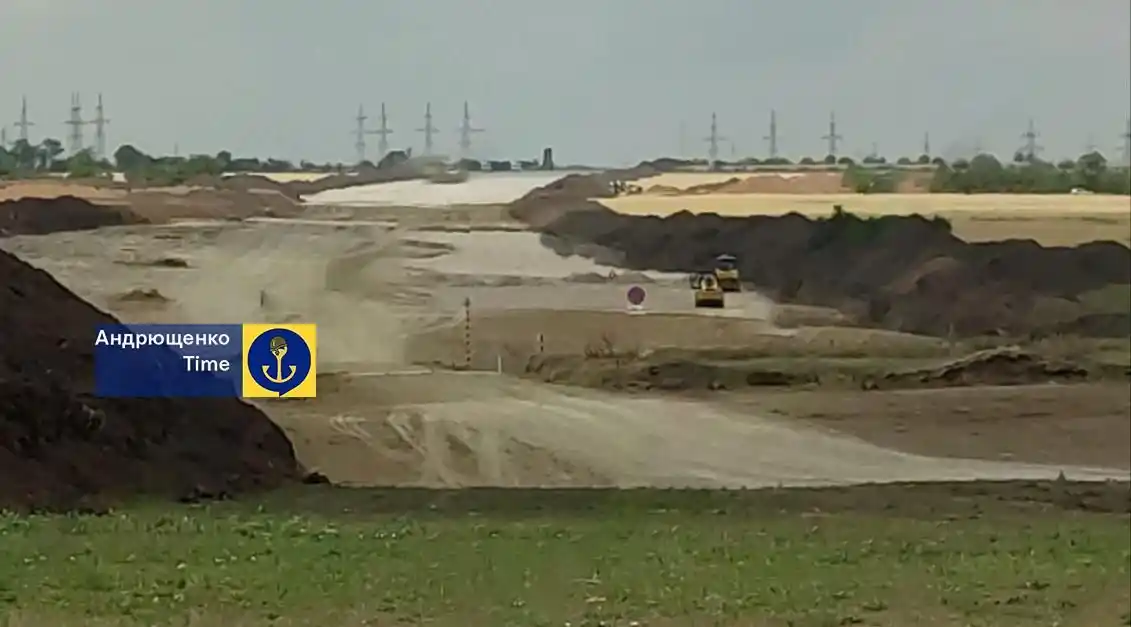 Image from Andriushchenko Time 🇺🇦: Росіяни продовжують розбудовувати військову логістику.  Поки всі відво...