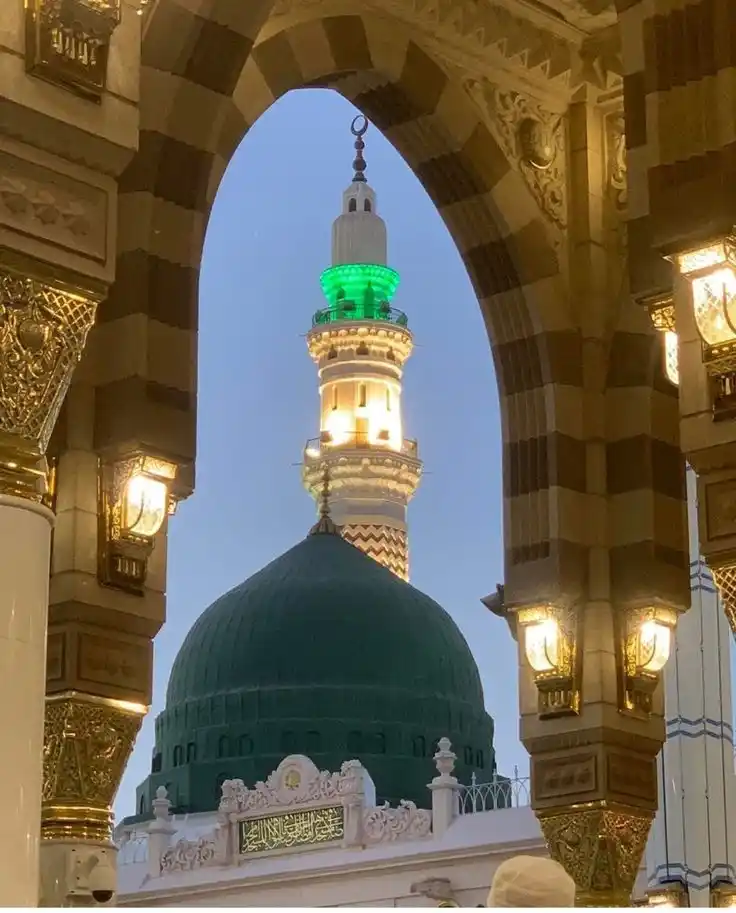 Image from راہ دین _ Raah E Deen: *سَعَتِ الشَّجَرُ، نَطَقَ الحَجَرُ،*  *وَشَقَّ القَمَرُ بِإِشَارَتِهِ ...