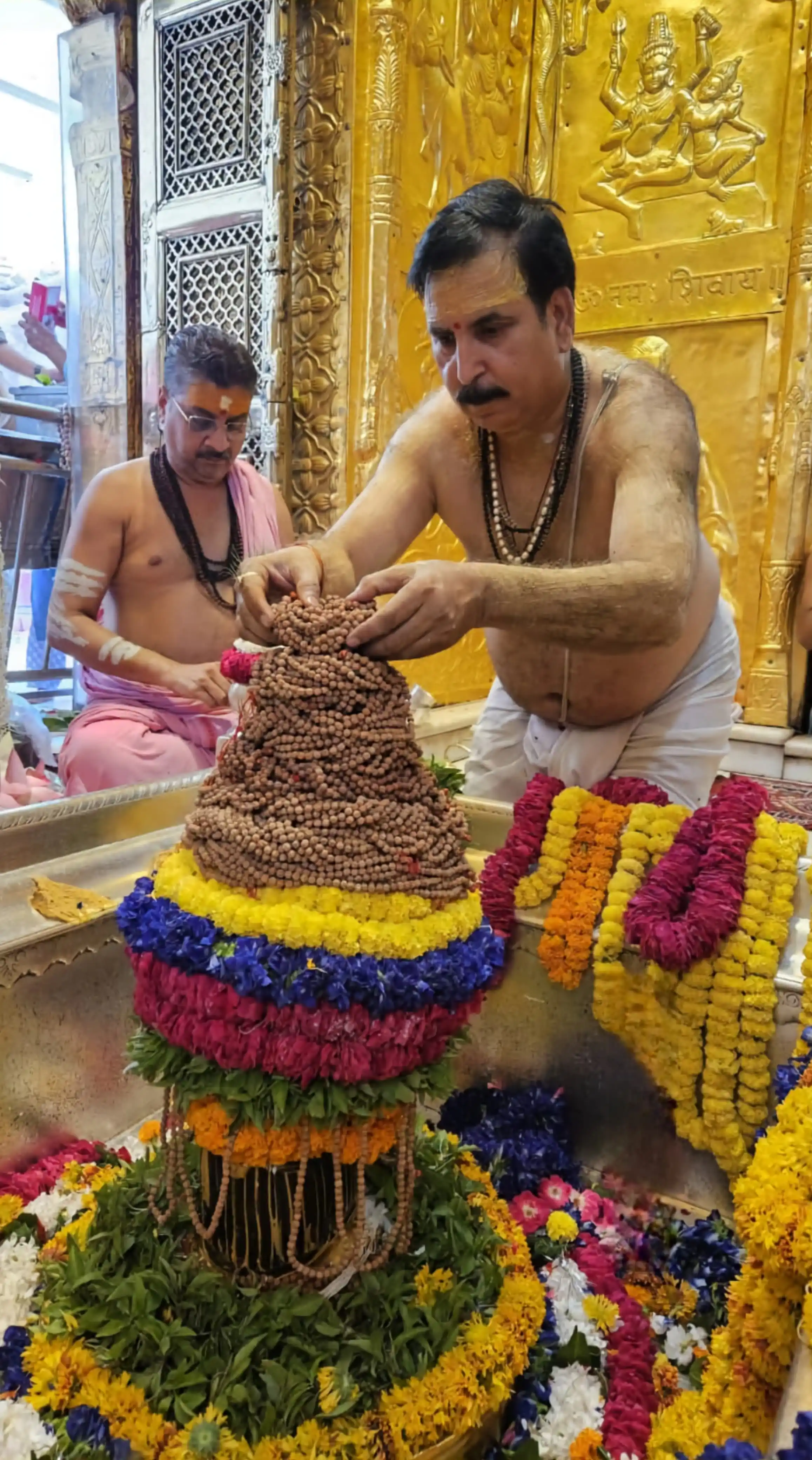 Image from 🛕🪔🌹बनारस दर्शन 🌹🪔🛕
🙏🪔🪔🌻🪷🌻🪔🪔🙏: २० जून २०२५ शुक्रवार *🔔🔱काशी पुराधिपति🔱🔔* *🛕बाबा श्री काशी व...