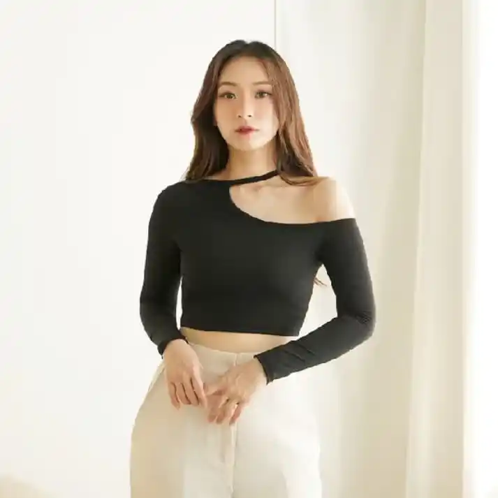 Image from shopee finds #barangmurah🎀: https://s.shopee.co.id/30cJ7FUIaW  Cek Croptop Longsleeve Halter Top T...