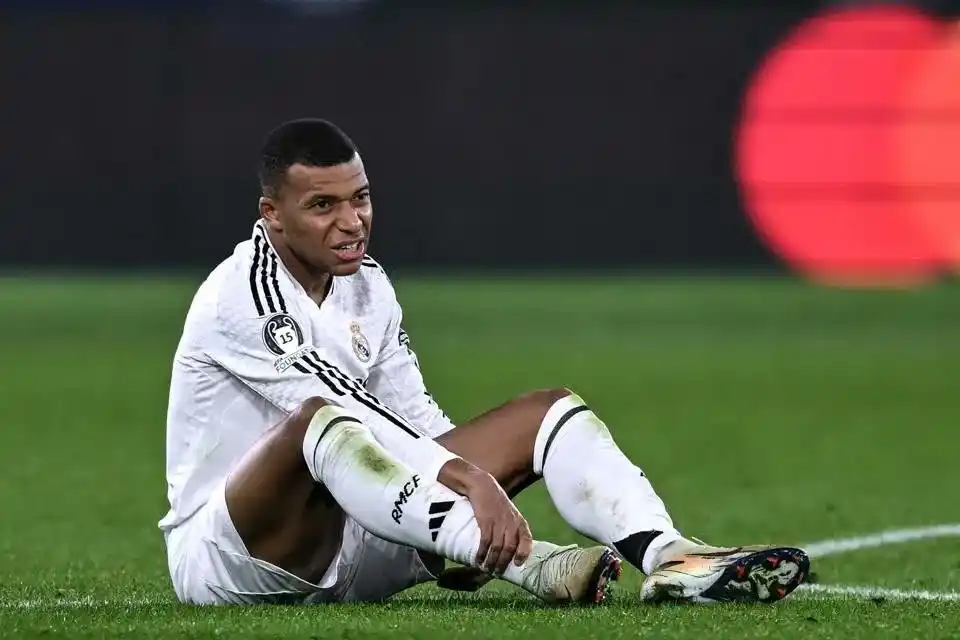 Image from GOAL RUSH HQ: 🚨 𝗡𝗘𝗪: Kylian Mbappé is ruled out for tomorrow, he is also a huge ...