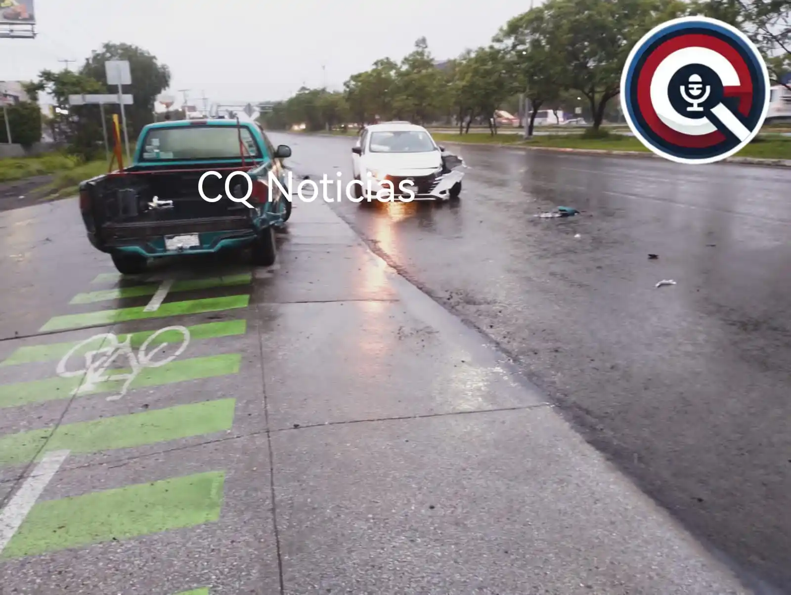 Image from CQ NOTICIAS 📝 (Sin Censura): ⚠️💥🚗 Reportan choque en Jurica a la altura del Walmart dirección cen...