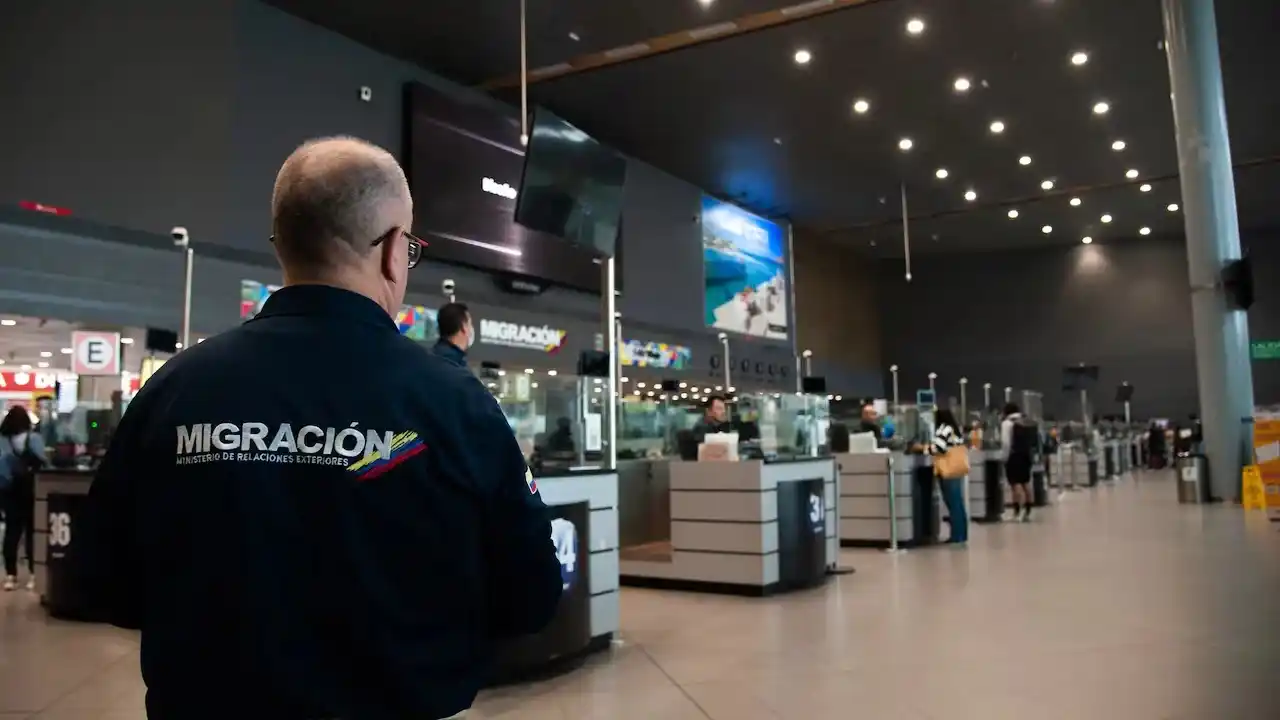 Image from Hora 13 Noticias: Se proyecta un aumento del 5,4% en el flujo migratorio nacional en com...