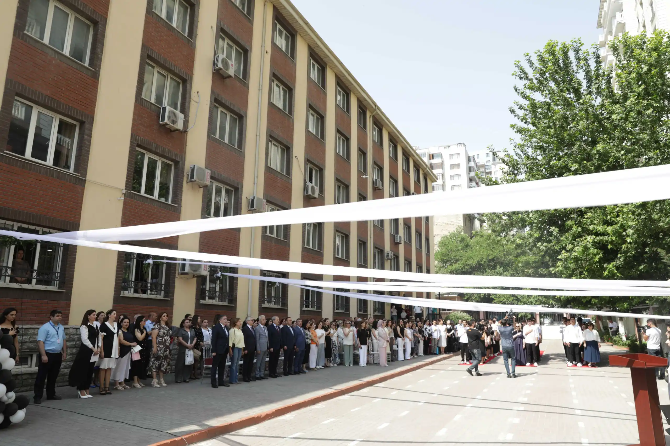 Image from BDU: 🔔.BDU-nun nəzdində “Gənc istedadlar” liseyində “Son zəng” ℹ️ Bakı Dö...