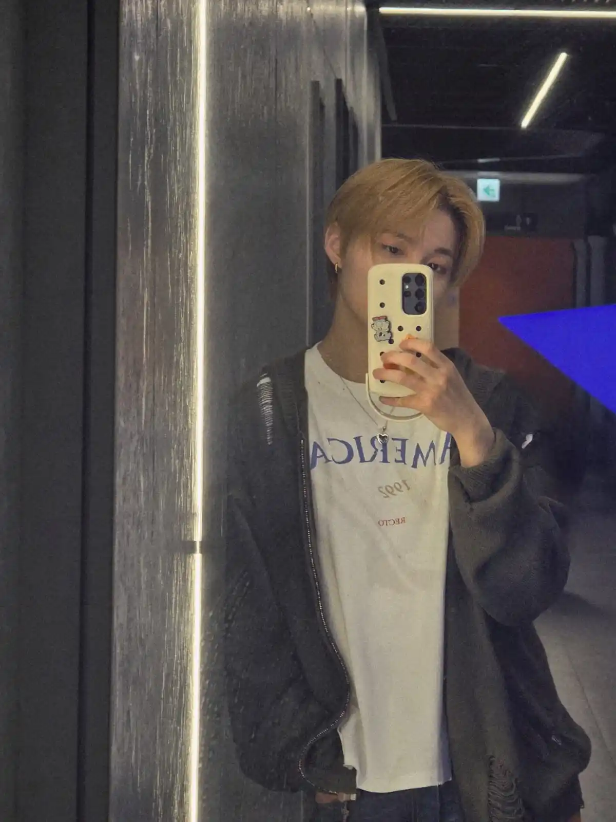 Image from Teume Zone: DOYOUNG WEVERSE UPDATE Sedang hujan dan cuacanya mendung, jadi lihat...