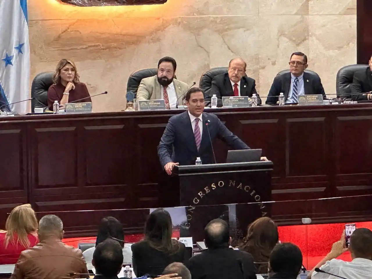 Image from Enfoque Digital HN: EDHN || El secretario privado de la presidenta, Héctor Zelaya, llegó e...