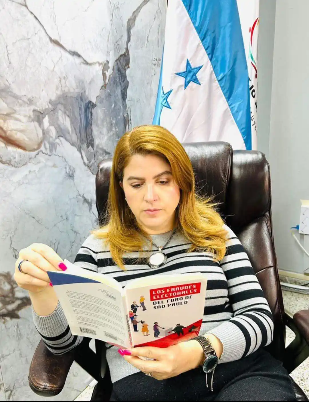 Image from Enfoque Digital HN: EDHN 📸|| En las últimas horas se viraliza una fotografía de la presid...
