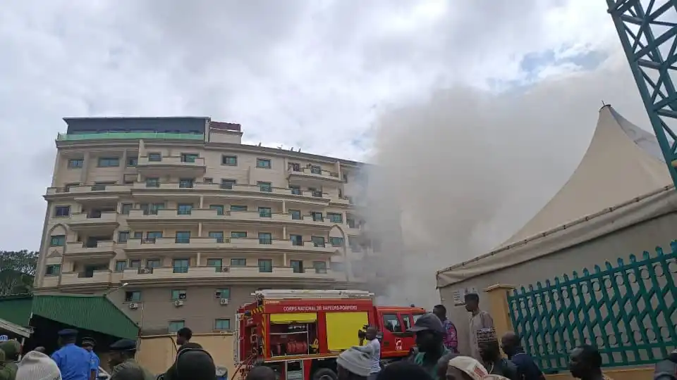 Image from JOURNAL DU CAMEROUN: Incendie à l'Agence Touristique d'Elig-Essono. Intervention à l'instan...