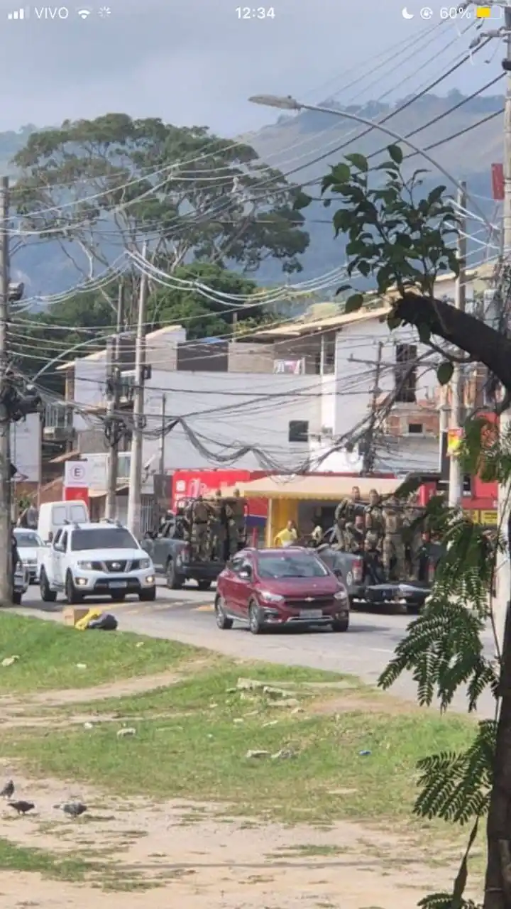 Image from ⭕️CNR-NOTICIAS DO RJ✔️: 📌Bope  preocupado com a população de bem de largo do CORRÊIA.   Fazen...
