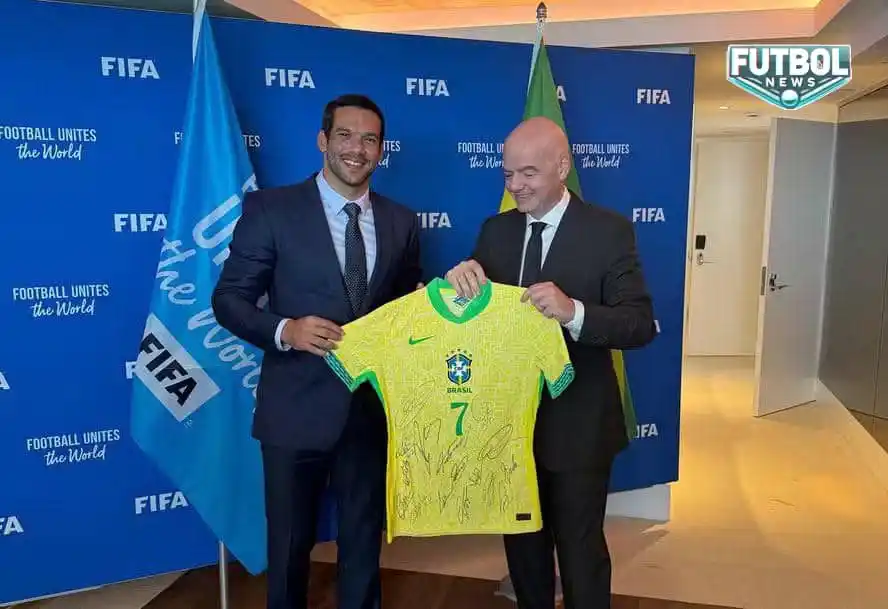 Image from 𝙁𝙐𝙏𝘽𝙊𝙇 𝙉𝙀𝙒𝙎 CANAL OFFICIAL: 🇧🇷⚽️🏆 Samir Xaud informó al presidente de la FIFA del interés de Br...