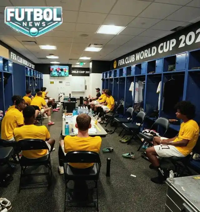 Image from ๐๐๐๐ฝ๐๐ ๐๐๐๐ CANAL OFFICIAL: ๐ฉ๐ช๐ณ Los suplentes del Borussia Dortmund vieron el primer tiempo con...