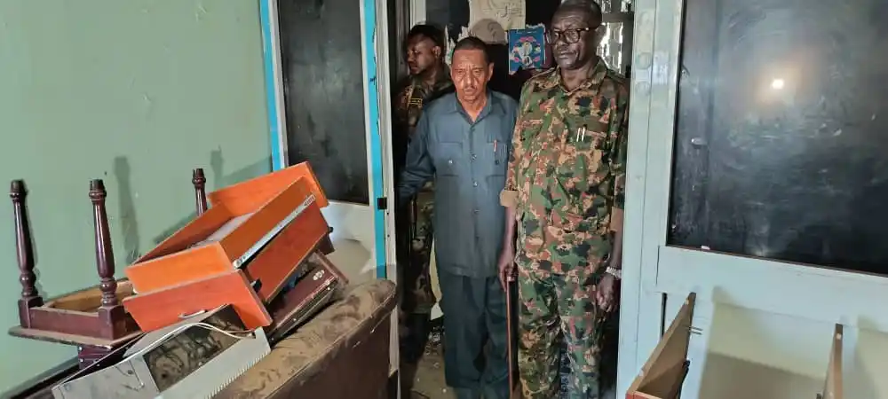 Image from اعلام حكومة ولاية الخرطوم Khartoum State Government Media: خلال وقوفه على عودة العاملين لوزارة التخطيط العمراني.  *والي الخرطوم ي...
