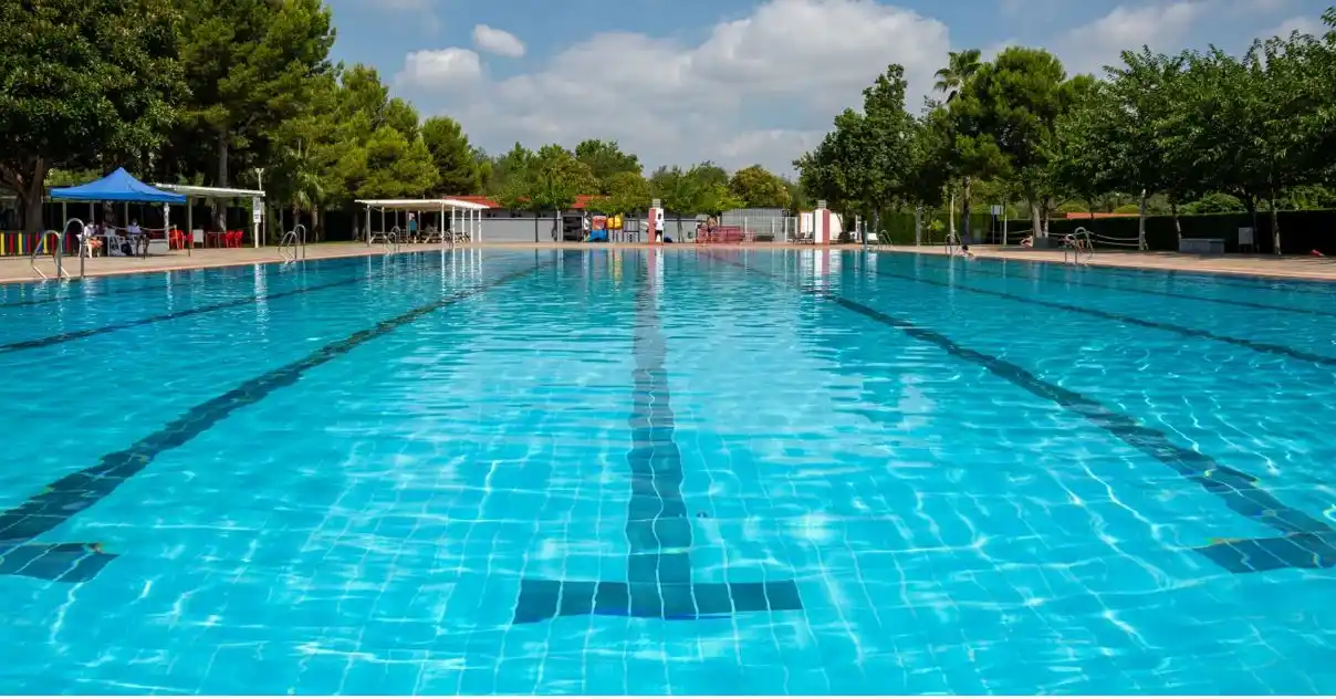 Image from El MERIDIANO HORTA: 🏊Mislata abre mañana la piscina de verano👉🏻https://www.elmeridiano....