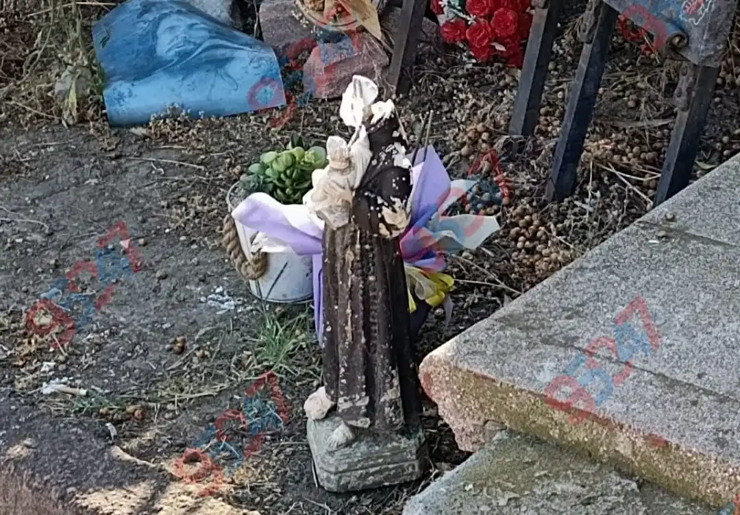 Image from 95047.it: PATERNÒ, STATUA DI PADRE PIO COLPITA DAI VANDALI CON IL PALLONE NELLA ...