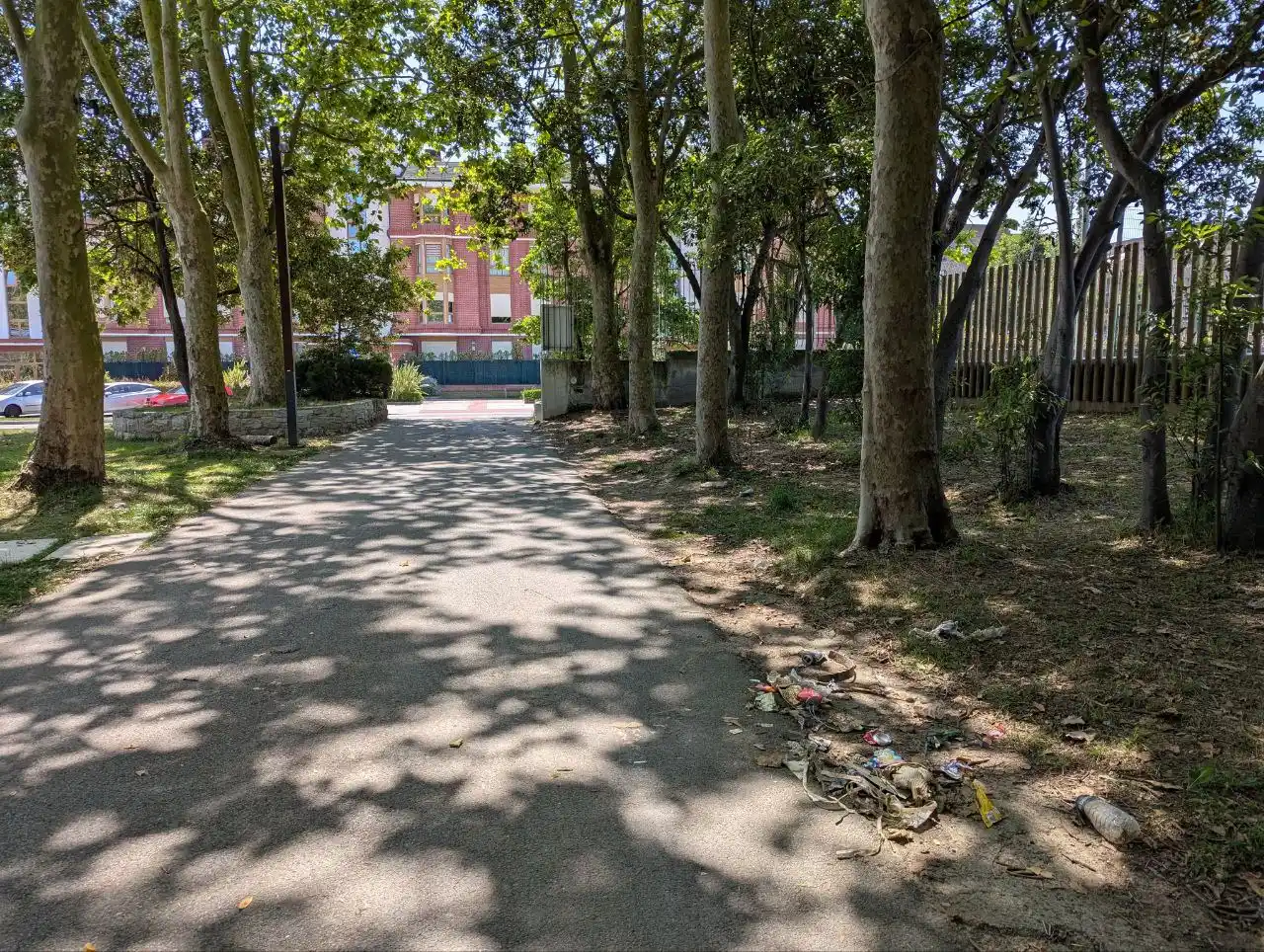 Image from Diario de Getxo -DDG-: 🔴 *Vecinos denuncian acumulación de basura y falta de limpieza en var...