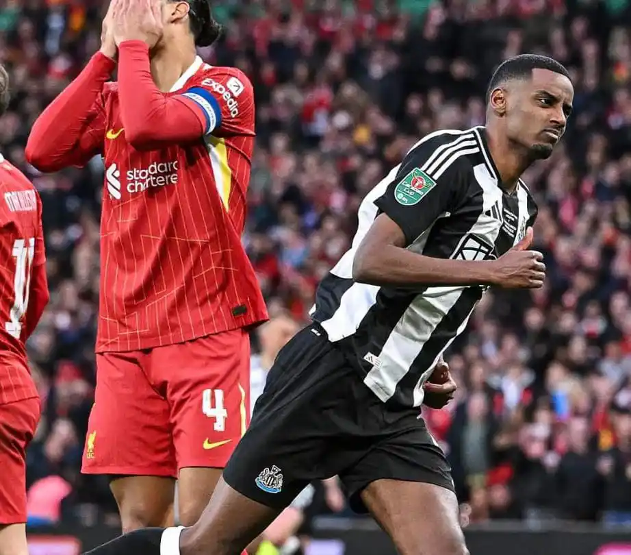 Image from Total Sports Live Official✅: Alexander Isak stats in 2024/25 ⚫️🇸🇪⚪️ 🏟️ 42 played 🎯 27 goals 🤝...