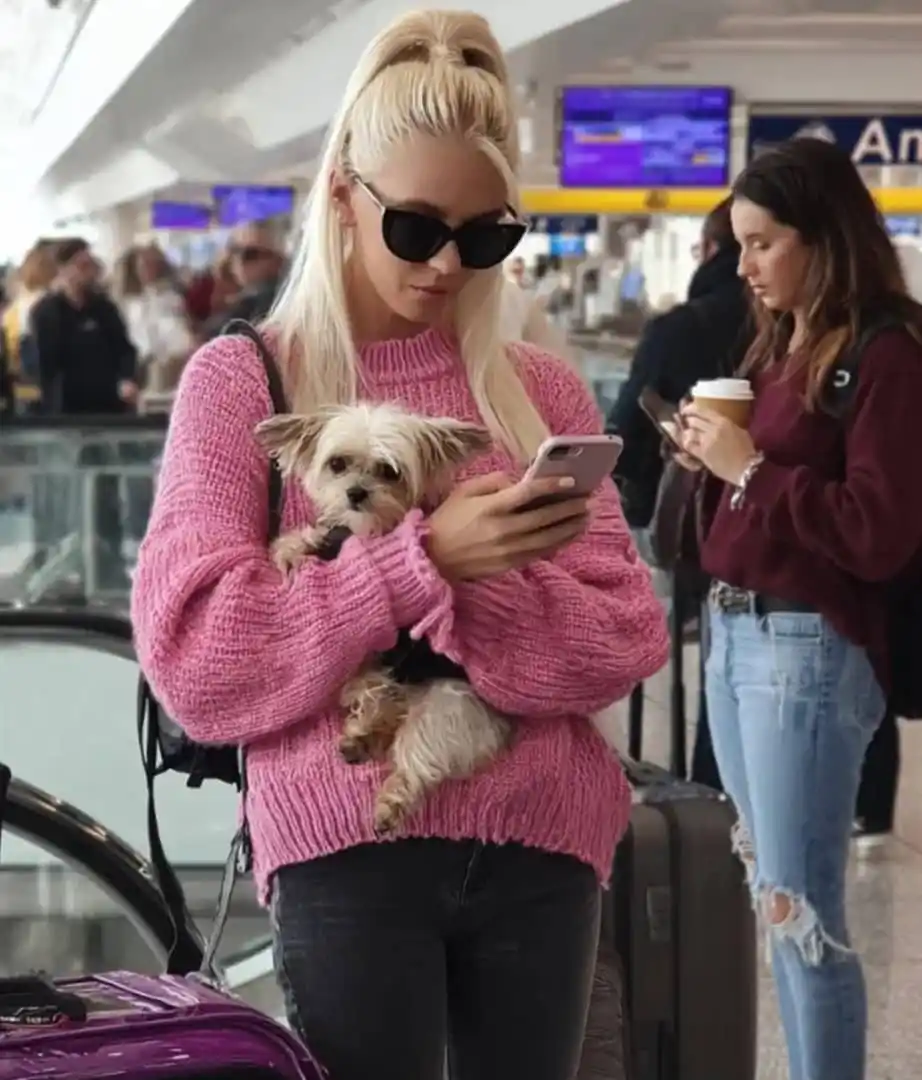 Image from Kennie_printz | Whatsapp Channel: An Entitled Dog Owner Ruined the Airport Experience — She Deserved Wha...
