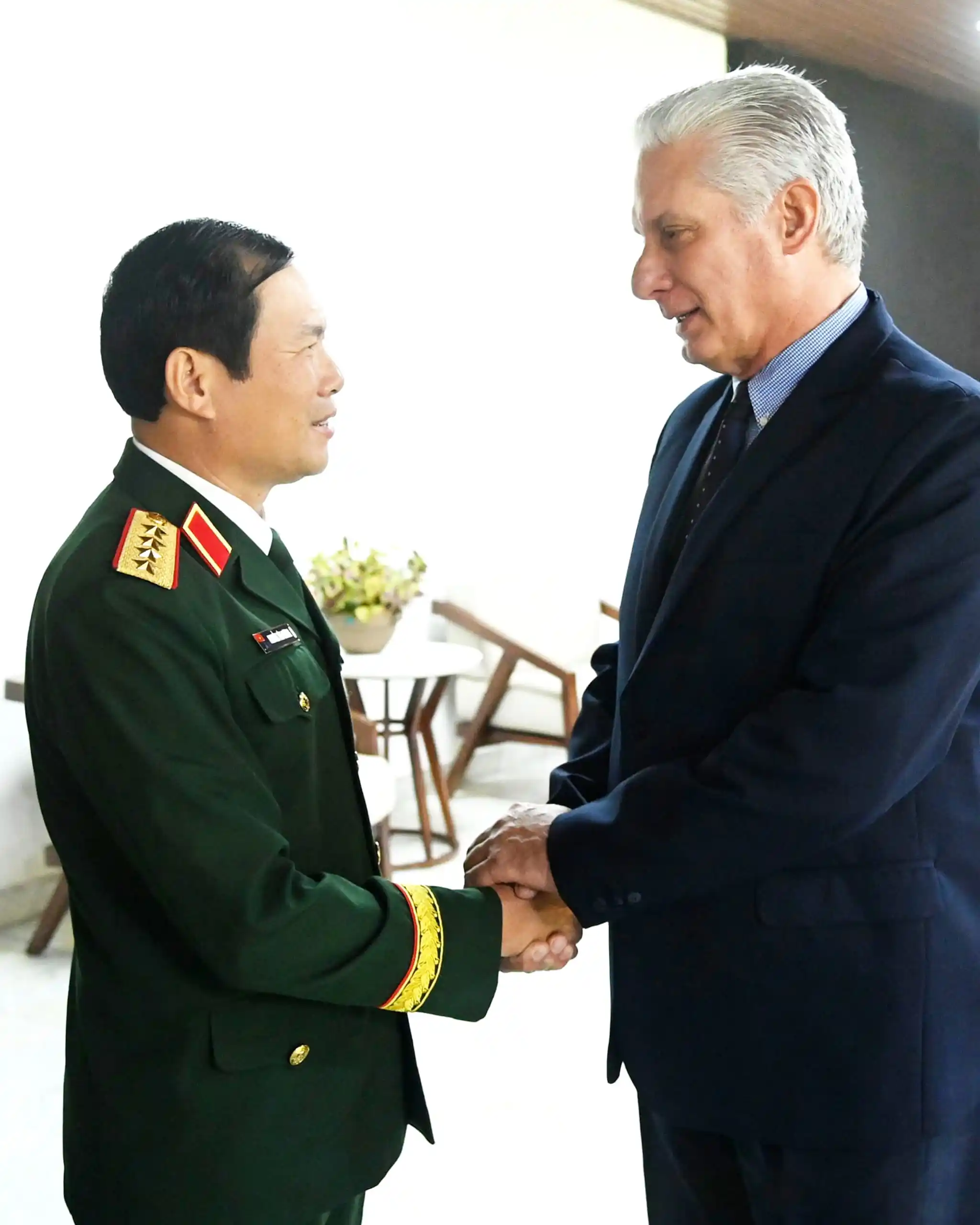 Image from Presidencia de Cuba: 🇨🇺| *El presidente Miguel Díaz-Canel Bermúdez se reunió con el gener...
