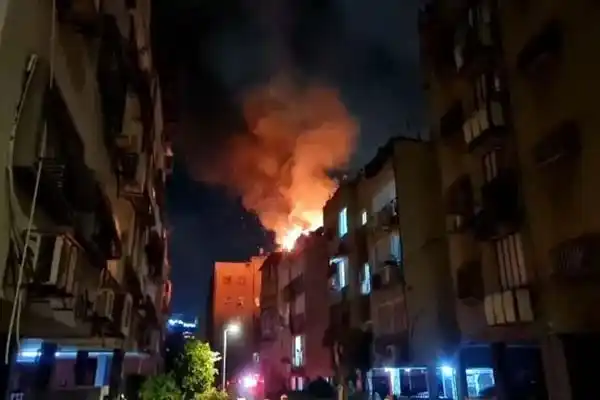 Image from بوابة صيدا.. Saidagate.com: حرائق في مبان وسط إسرائيل جراء موجة صاروخية إيرانية جديدة https://said...
