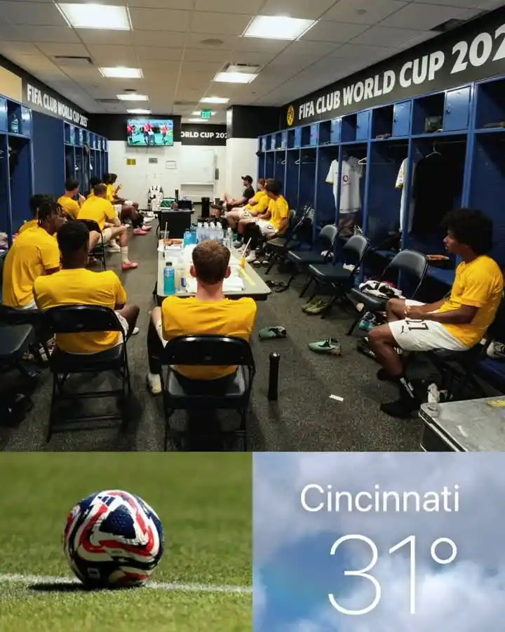 Image from GOAL RUSH 🏴🇪🇸🇮🇹🇩🇪🇫🇷: Today's snapshot... Borussia Dortmund's substitute players watched th...
