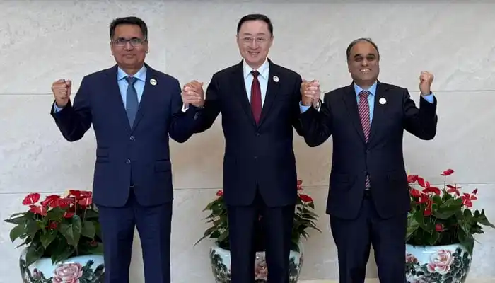 Image from QOMINEWS OFFICIAL: *🔴چین، پاکستان اوربنگلادیش سہ فریقی اجلاس، شراکت داری اور اچھی ہمسائی...
