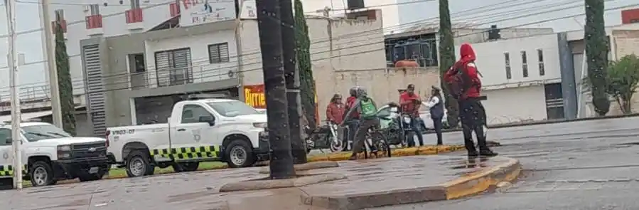 Image from NotiFace Tepatitlán: Retenes afuera de la Coca Cola en Tepatitlán...