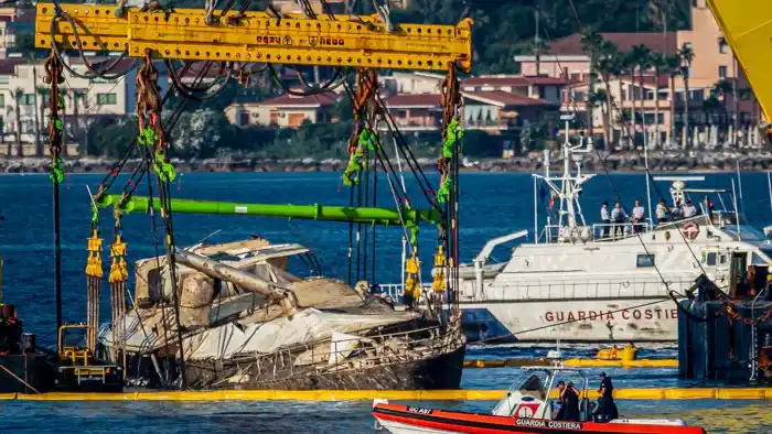 Image from VRT NWS: Tien maanden nadat de 'Bayesian' is gezonken voor de kust van Italië, ...
