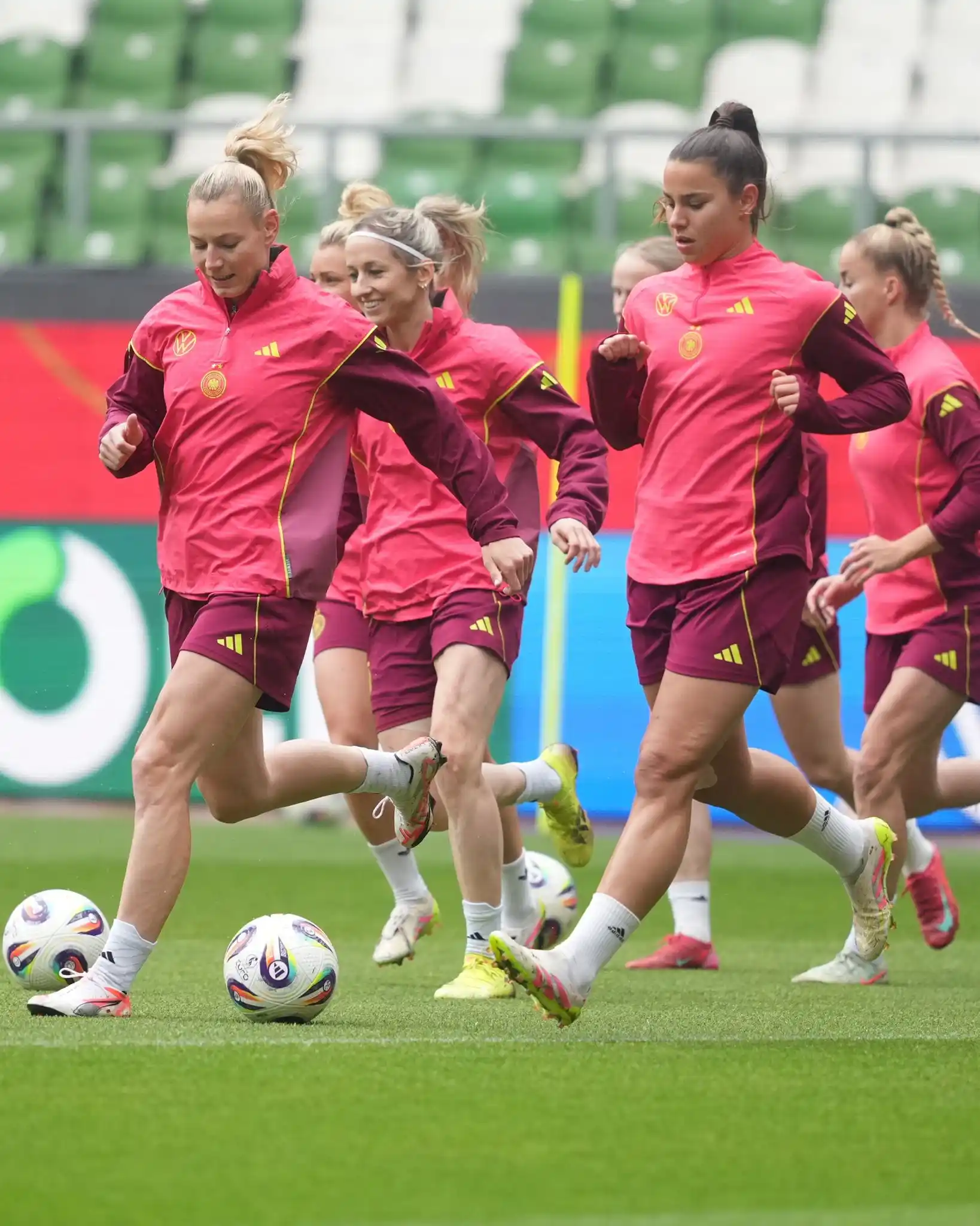 Image from Werder Bremen: Die DFB-Frauen geben heute Abend ihre Länderspiel-Premiere im Wesersta...