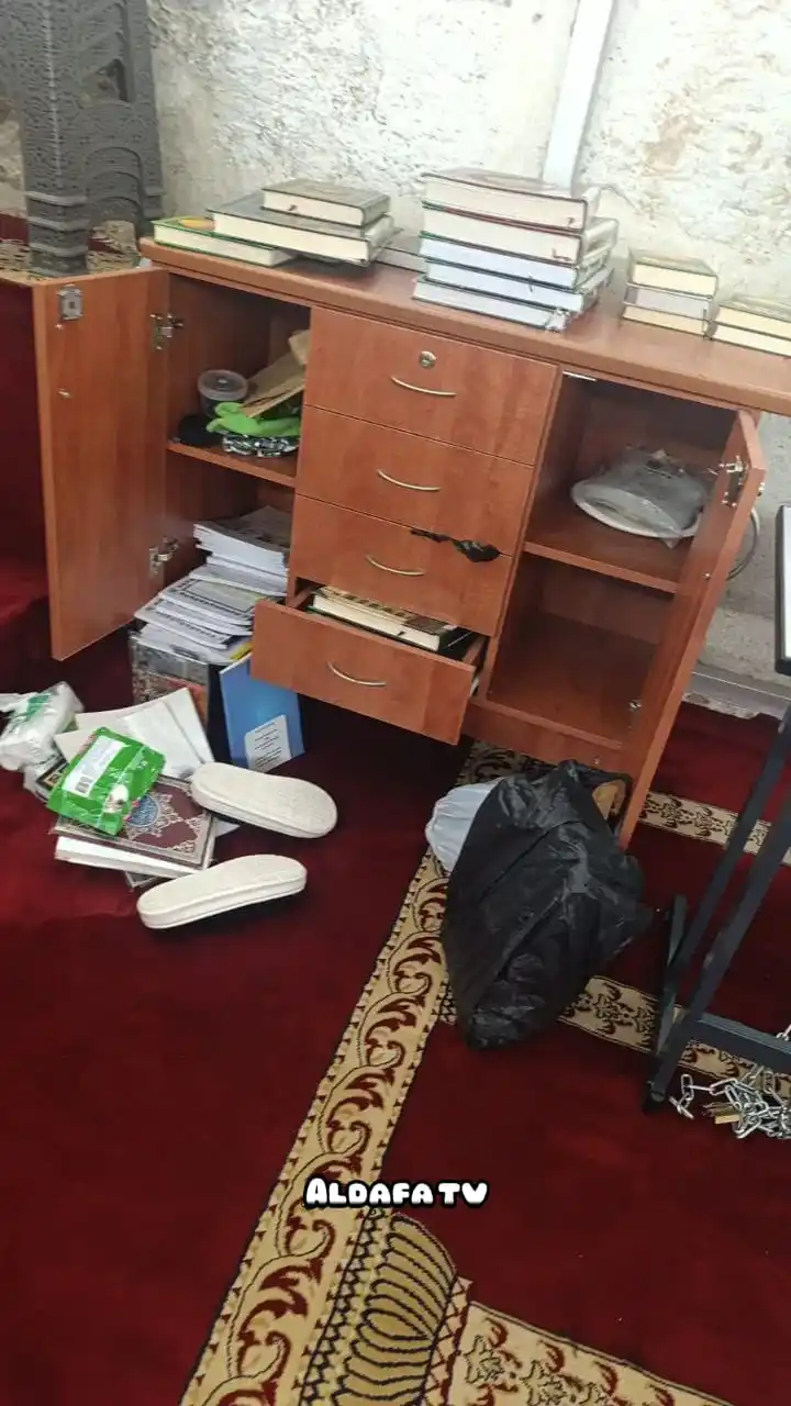 Image from تلفزيون الضفة التفاعلي: ▪️أوقاف القدس: شرطة الاحتلال اعتقلت اثنين من حرّاس المسجد الأقصى هما، ...