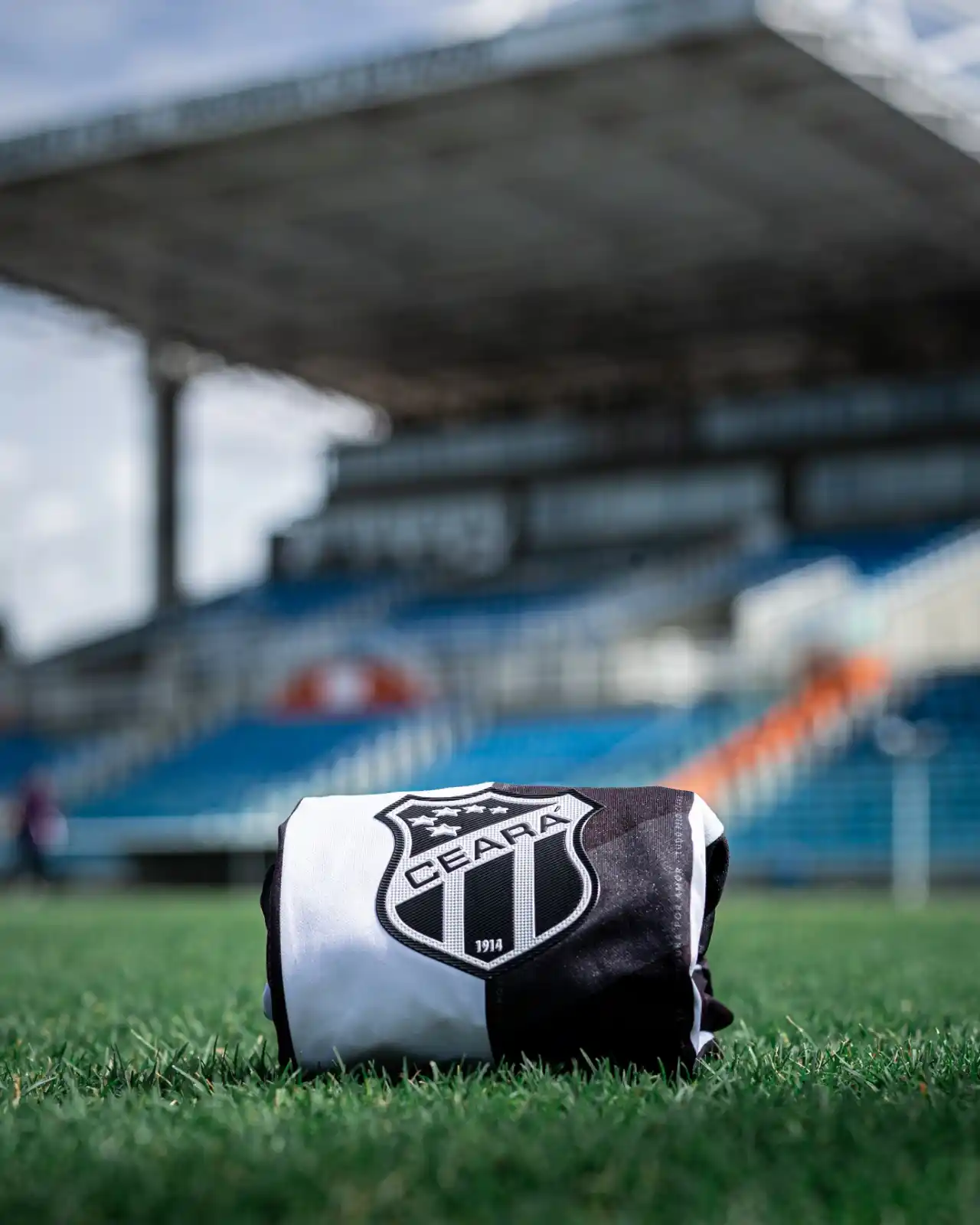 Image from Ceará Sporting Club: https://www.instagram.com/p/DLDL_0FMHea/ Manto alvinegro! 🖤🤍 📸 We...