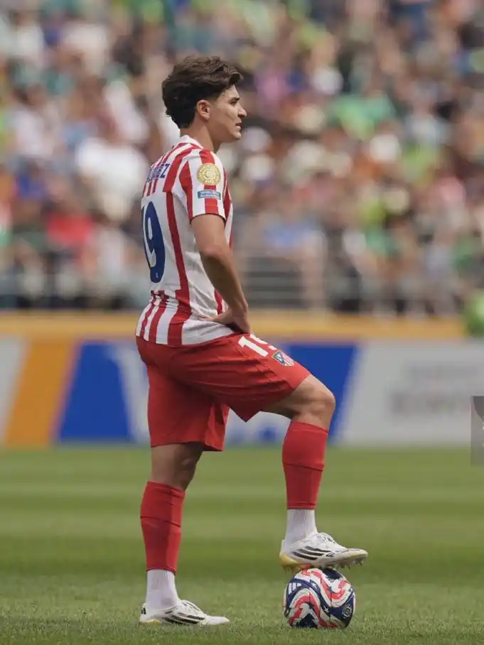 Image from 𝗙𝗨𝗧𝗡𝗘𝗪𝗦 - 📰⚽️: *🚨💣 | Julian Álvarez é o nome favorito do Barcelona para substituir ...