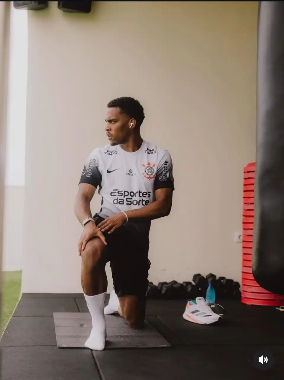 Image from 𝗙𝗨𝗧𝗡𝗘𝗪𝗦 - 📰⚽️: *Jurrien Timber, do Arsenal, com a camisa do Corinthians.*...