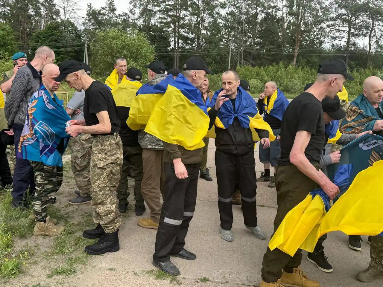 Image from Kyiv Post : Another group of Ukrainian POWs has returned home from Russian captivi...