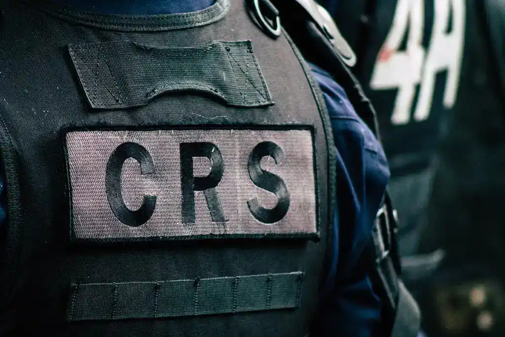 Image from Actu17: Charente-Maritime : Un policier de la CRS 19 hors service, âgé de 23 a...