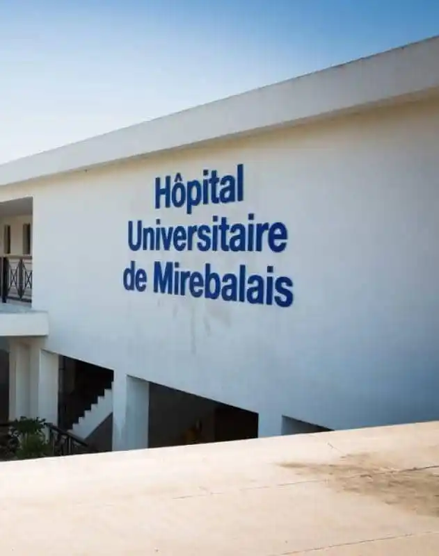 Image from PouSiOuPaTKonnen: L'Hôpital universitaire de Mirebalais finalement mis à sac par les ban...