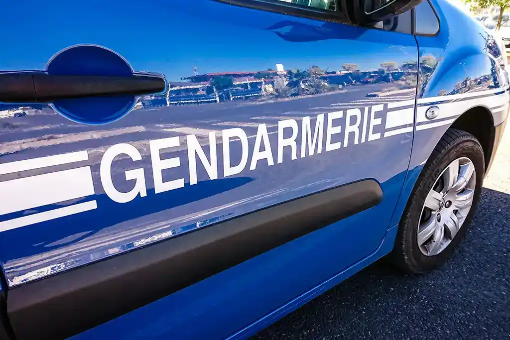 Image from Actu17: Métropole de Lyon : une adolescente de 15 ans violée à un arrêt de bus...