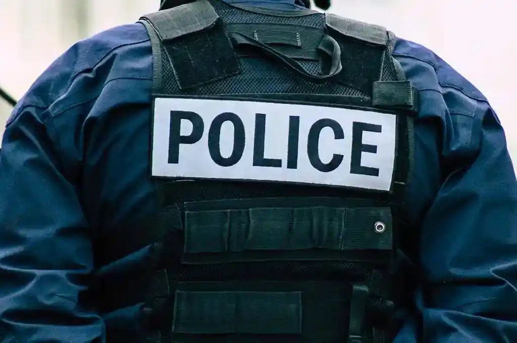 Image from Actu17: Un policier de la CSI 93 condamné à deux ans de prison avec sursis et ...