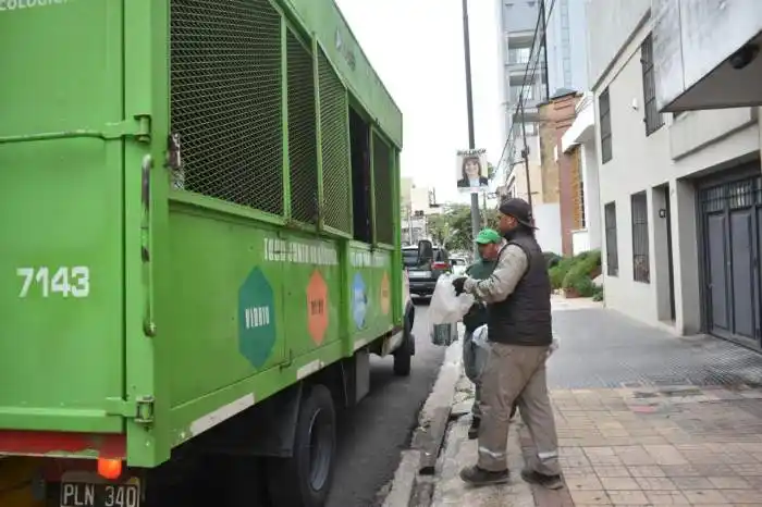 Image from Radio Sudamericana: 🚛 *ASÍ FUNCIONARÁN LOS SERVICIOS MUNICIPALES EL VIERNES 20 DE JUNIO* ...