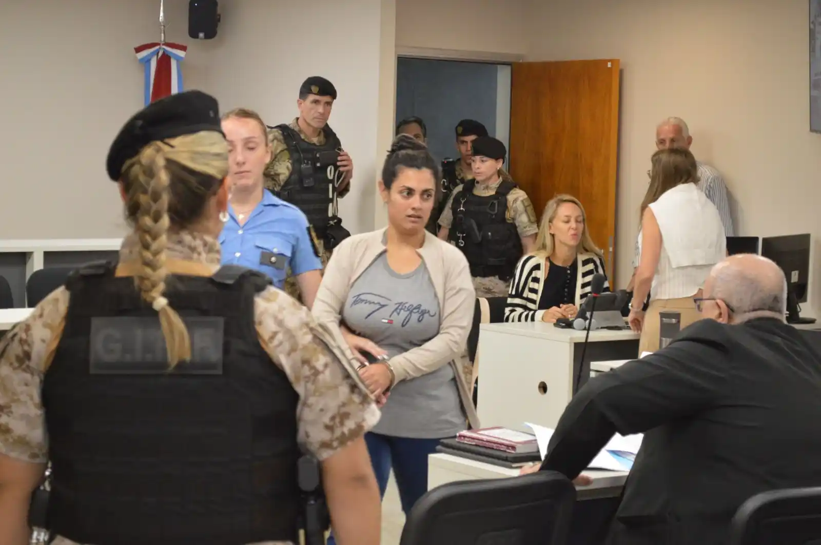 Image from Radio Sudamericana: 🔴 CONDENARON A PRISIÓN PERPETUA A BRENDA AGÜERO POR LOS CRÍMENES DE L...