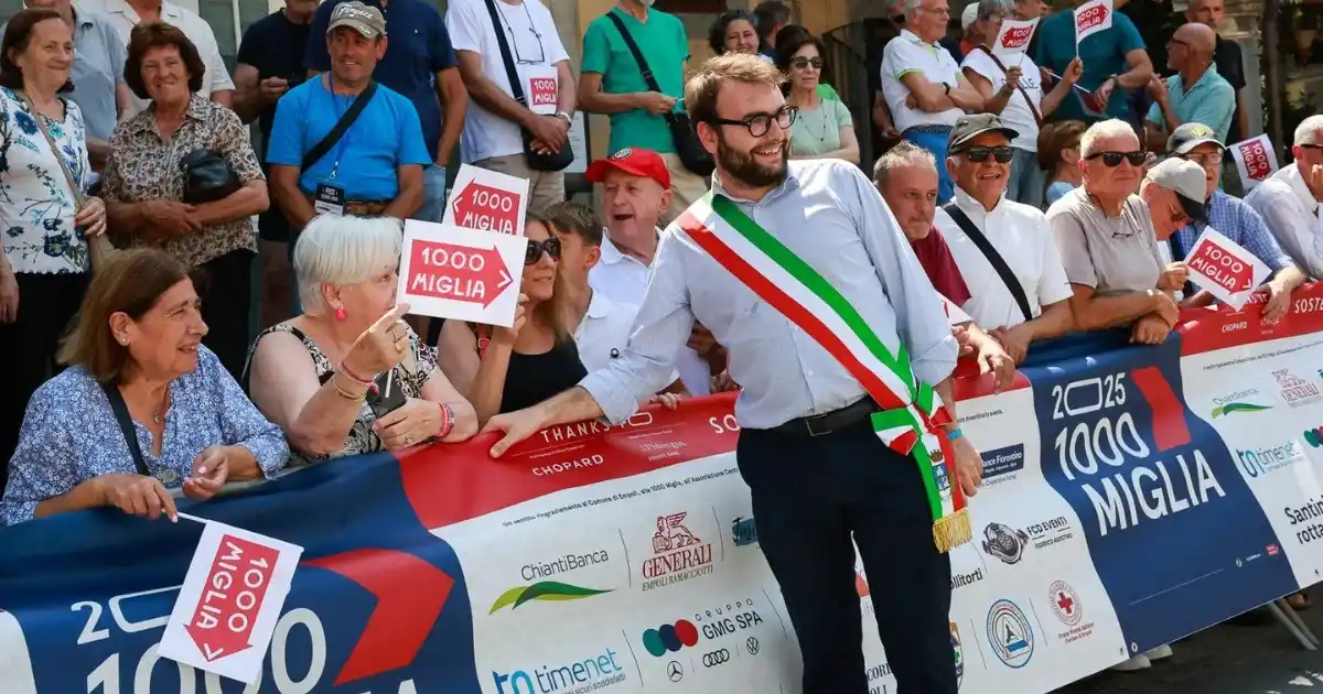Image from Comune di Empoli: *Empoli saluta la 1000 Miglia, in tantissimi per la tappa di piazza Fa...