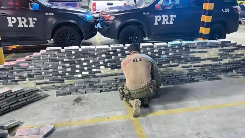 Image from Portal RotaPB: Motorista é preso transportando mais de R$ 45 milhões em cocaína, no L...