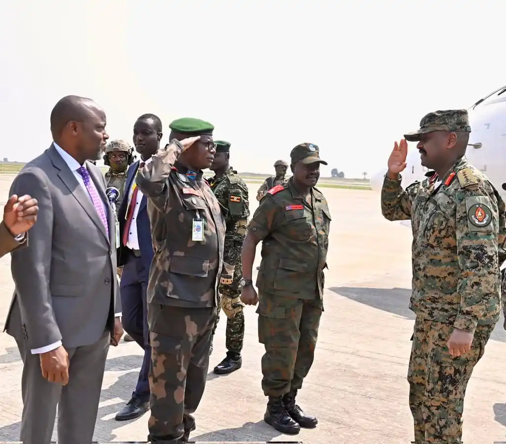 Image from TOPACTU24.CD: *RDC / OUGANDA  / LE CHEF DE L'ARMÉE OUGANDAISE EST EN VISITE À KINSHA...