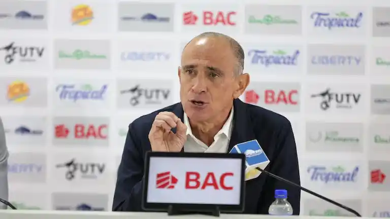 Image from La Nación Saprissa: 💜🤍 *‘Saprissa está sólido* y no necesita bombazos’: *Gustavo Chinchi...