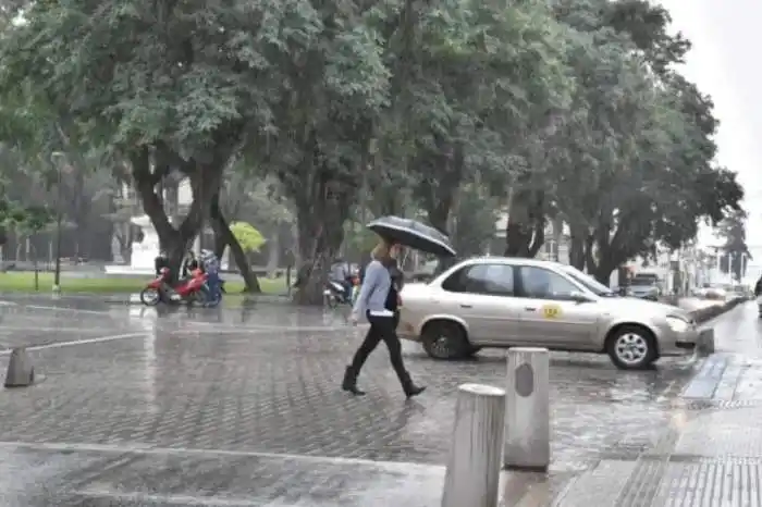 Image from Radio Sudamericana: *🌧🥶 SE VAN LAS LLUVIAS Y VIENE UN FRENTE DE FRÍO INTENSO EN CORRIENT...