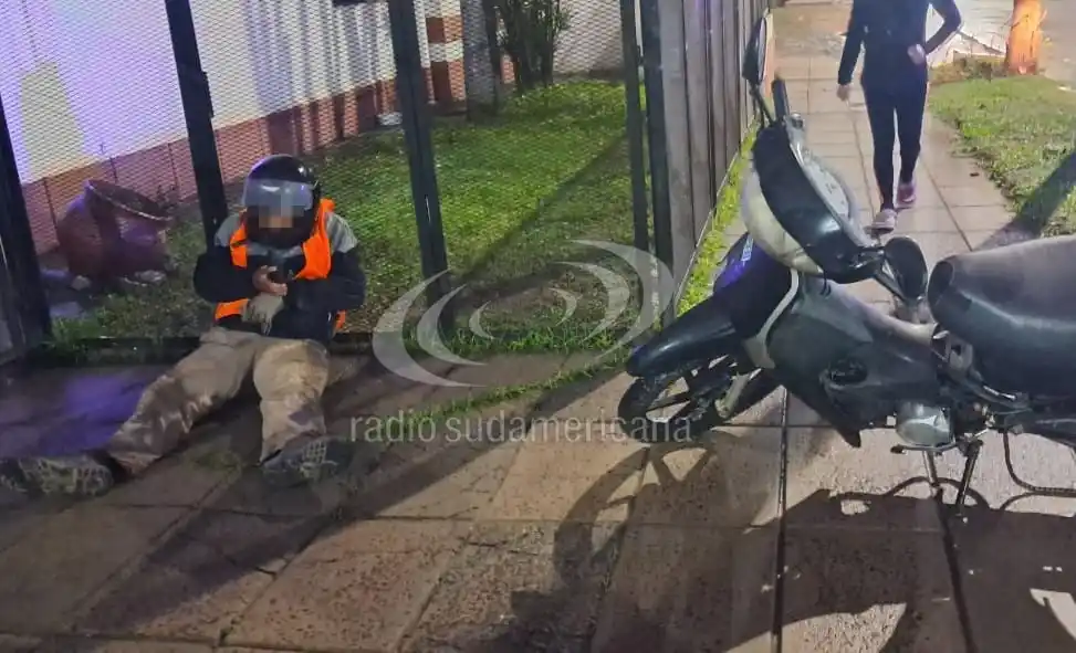 Image from Radio Sudamericana: *🚨 SUFRIÓ UN DESPERFECTO EN LA CADENA DE SU MOTO Y TERMINÓ ACCIDENTAD...
